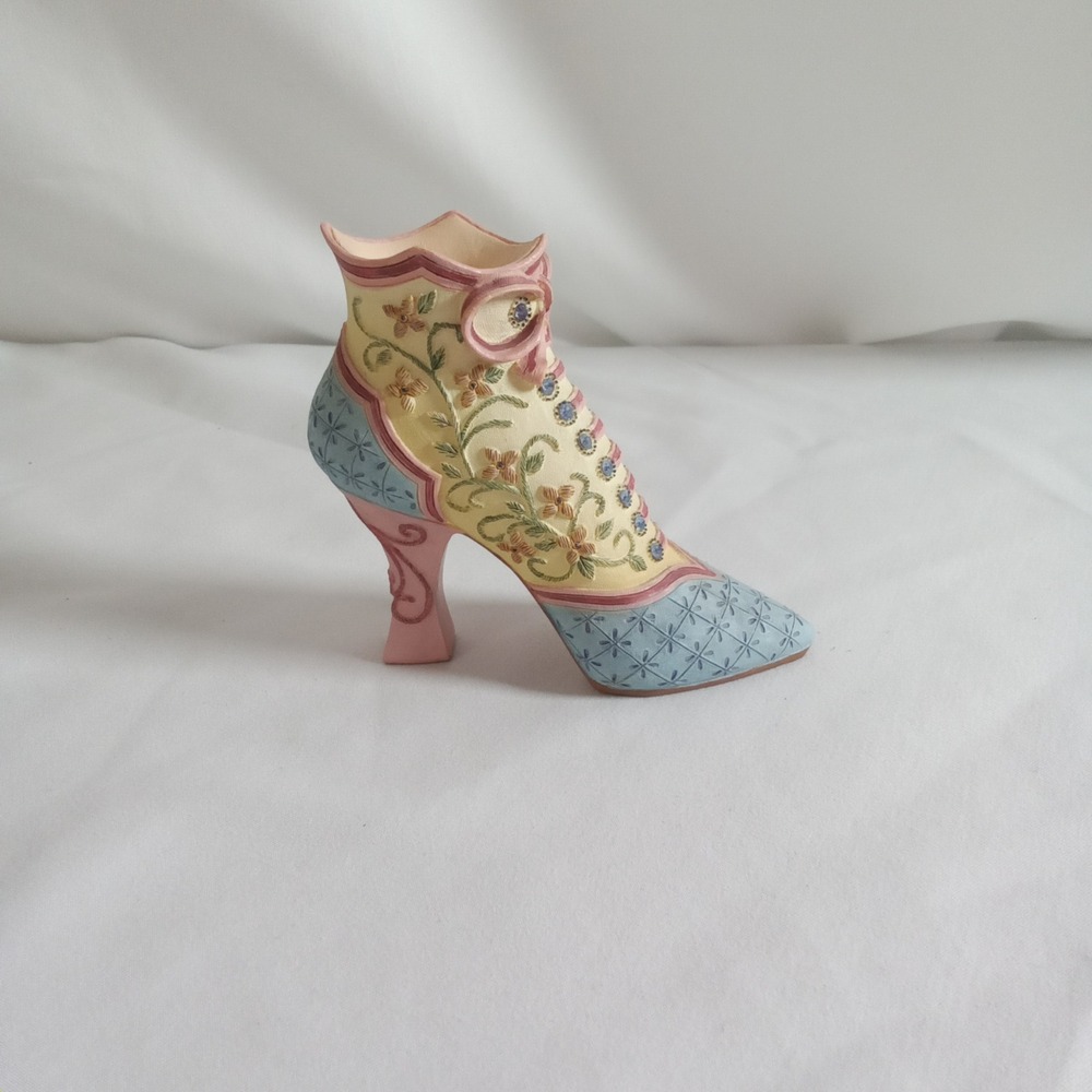 Home Interiors & Gifts 11145 Lets Play Dress-up Victorian Boot Figurine 2002